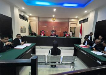 Guru-Honorer-Supriyani-hadiri-sidang-pertama