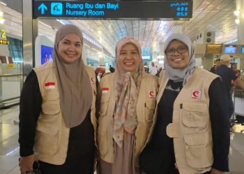 Tiga-Relawan-MER-C-dr.-T.-Meaty-Fransisca-Relawan-MER-C-Ita-Muswita-dan-Desi-Fitriani-berangkat-ke-Herat-Afganistan
