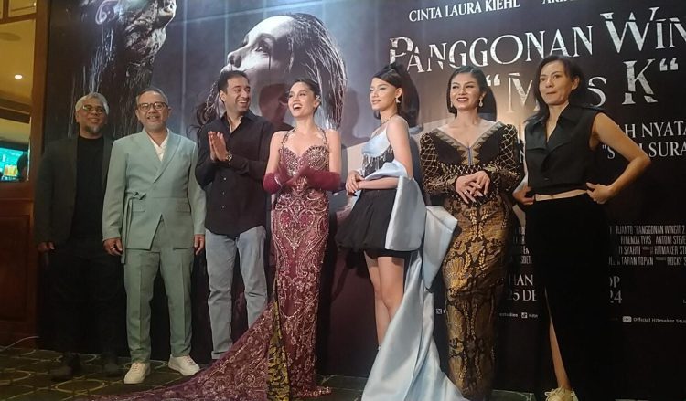 Cinta-Laura-Kiel-bersama-pemain-Panggonan-Wingit-2-Miss-K