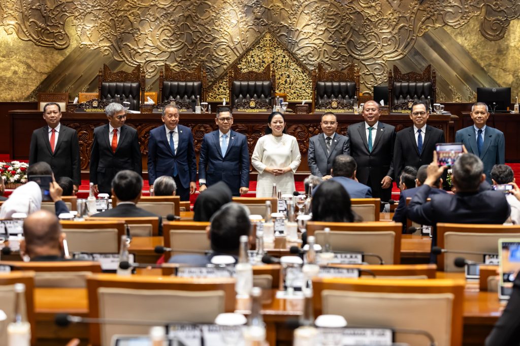 Puan-Maharani-bersama-anggota-DPR-RI-pada-Hakordia-2024