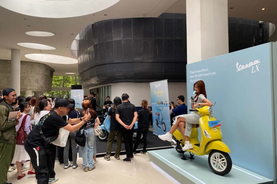Vespa-LXperience-Campus-to-Campus-ft-Ist.