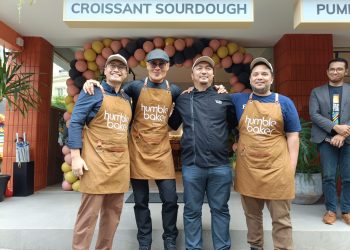 Deddy-Corbuzier-bersama-Dr.-Indrawan-Nugroho-Rex-Marindo-dan-Chef-Ibnu-Pramata-buka-Gerai-Humble-Bakery-di-Jakarta
