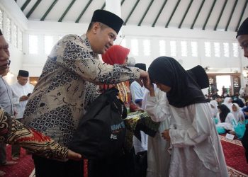 Andri-Cahyono-Wibowo-Menyantuni-1058-Anak-Yatim-dan-Duafa-di-Mesjid-Akbar-Kemayoran-Jakarta-Pusat-ft-DSP