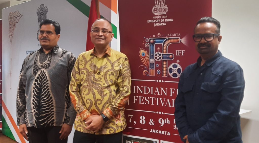 Dubes-India-Untuk-Indonesia-Shri-Sandeep-Chakravorty-bersama-Sutradara-Sharad-Sharan