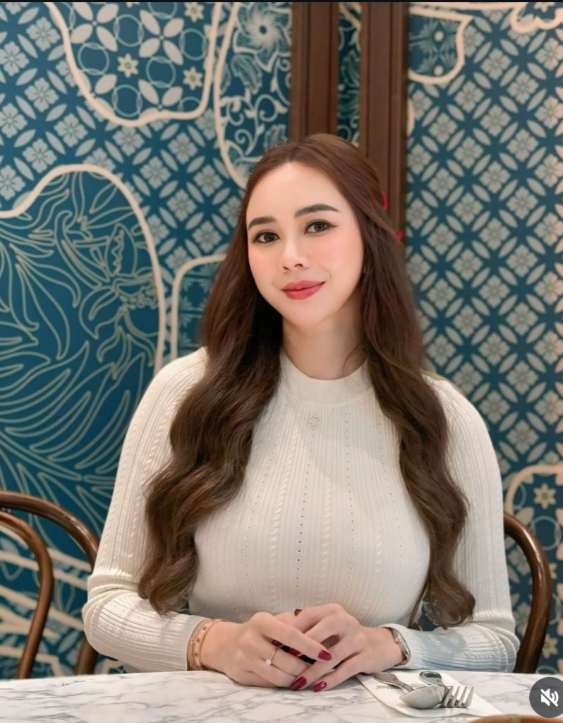 Aura-Kasih-foto-Instagram