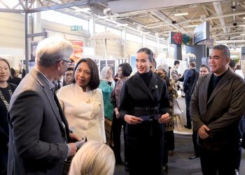 Menteri-Pariwisata-Widiyanti-Putri-Wardhana-Deputi-Pemasaran-Kemenpar-Ni-Made-Ayu-Marthini-KBRI-Berlin-Fajar-Wirawan-Harijo-membuka-paviliun-Wonderful-Indonesia