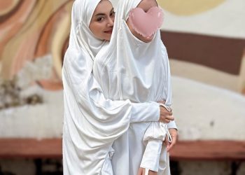 Denada-Menunaikan-Ibadah-Umrah-Bersama-Aisha-ft-Instagram