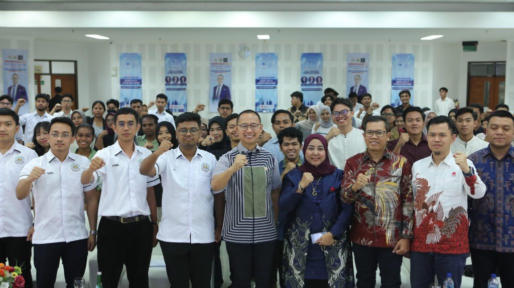 Eddy-Soeparno-Wakil-Ketua-MPR-dalam-Talk-Show-PIONEERS.4.0-Bersama-Pengurus-HIPMI-UGM-di-Yogyakarta