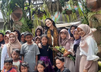 Monica-Kezia-Sembiring-Miss-Indonesia-2024-Kehangatan-Bersama-Anak-Anak-di-kampung-Ciseke-Serang-Banten-ft-Cakraline