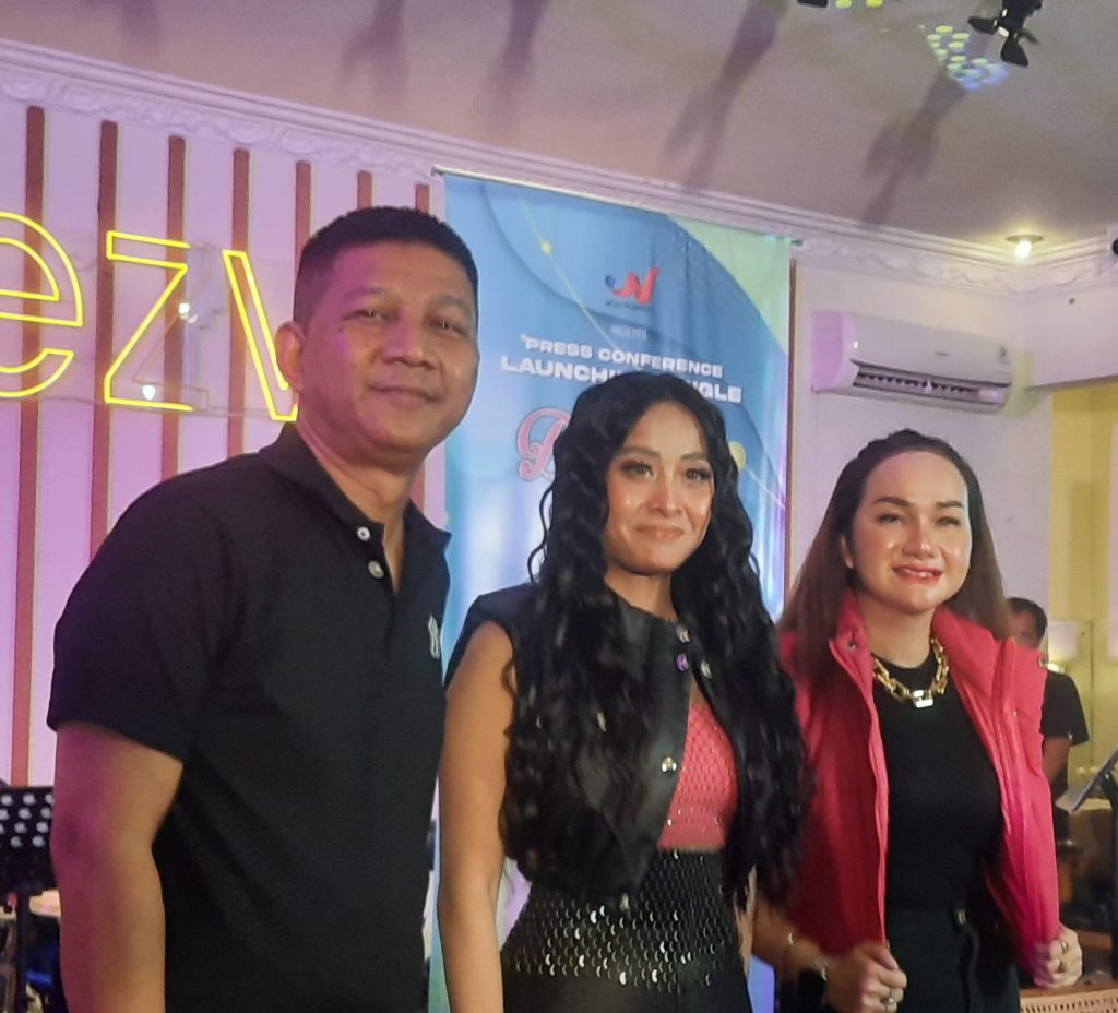 Rowman-Ungu-bersama-Ayu-dan-Dhea-Duo-Molek