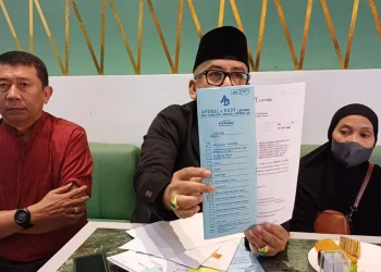 Kuasa-hukum-korban-Nurjanah-Afdhal-SH-didampingi-APSI-Sumsel-Irwansyah-di-kedai-Pempek-Pejabat