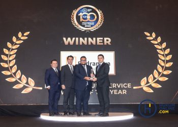 Partner-Badranaya-Partnership-Bhirawa-J.-Arifi-ketiga-dari-kiri-saat-menerima-penghargaan-Rising-Star-Full-Service-Law-Firms-of-the-Year-di-The-Westin-Jakarta.Foto-RES
