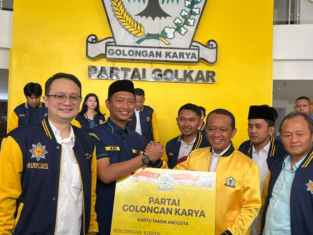 Arief-Rosyid-Hasan-Wakil-Ketua-Umum-AMPI-bersama-Ketua-Umum-Golkar-Bahlil-La-Haladia-ft-Ist