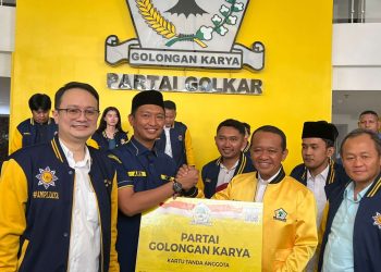 Arief-Rosyid-Hasan-Wakil-Ketua-Umum-AMPI-bersama-Ketua-Umum-Golkar-Bahlil-La-Haladia-ft-Ist