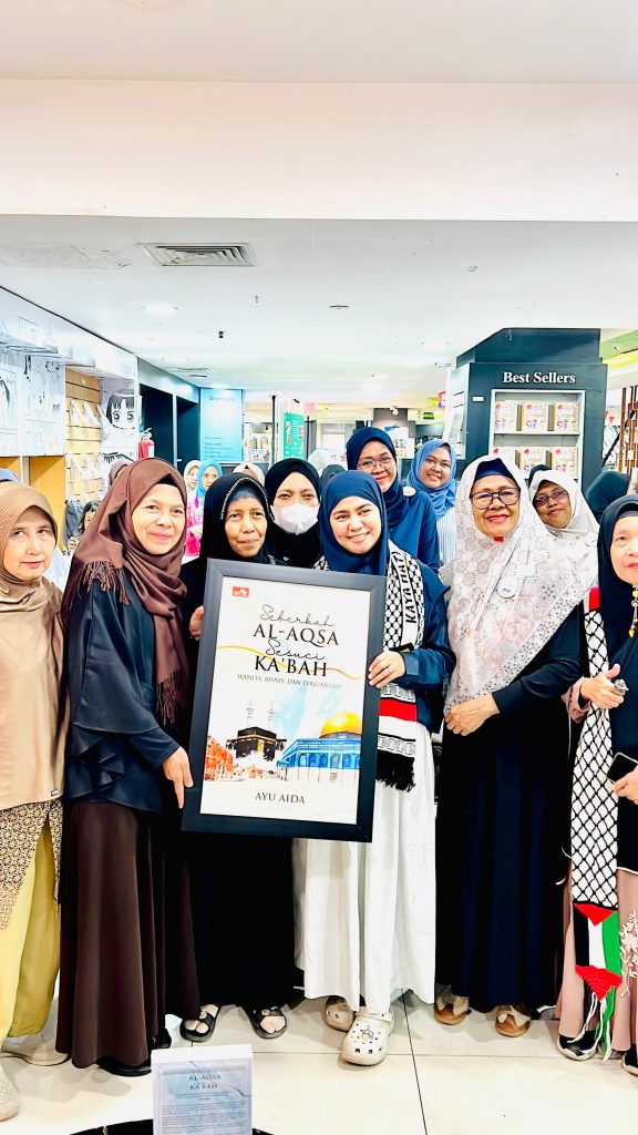Ayu-Aida-Bersama-komunitas-KAYA-RIlis-Buku-Kedua-ft-Ist
