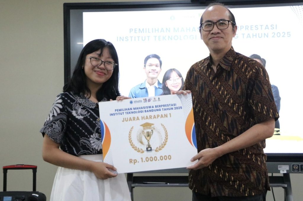 Jessica-Stevanie-bersama-dosen-ft-itb.ac_.id
