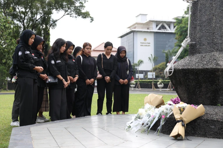 Sivitas-UGM-Menggelar-Doa-Bersama-Untuk-Septian-Eka-Rahmadi-dan-Bagus-Adi-Prayogo-ft-UGM