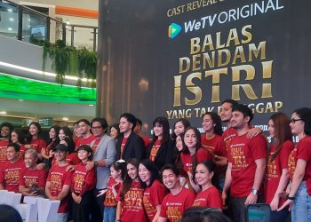 Febriamy-Hutapea-selaku-Executive-Producer-WeTV-Indonesia-Agung-Saputra-Leo-Pictures-Fajar-Nugros-bersama-pemain-Balas-Dendam-Istri-yang-Tak-Dianggap-ft-Cakra