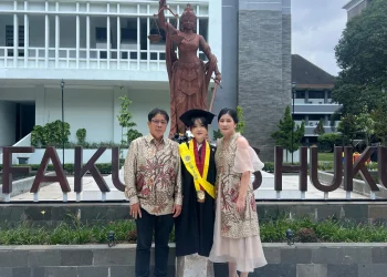 Stephani-Gabriella-bersama-kedua-orangtua