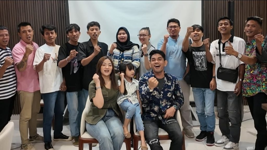 Malvin-Thamrin-bersama-tim-Master-Media-Nusantara.