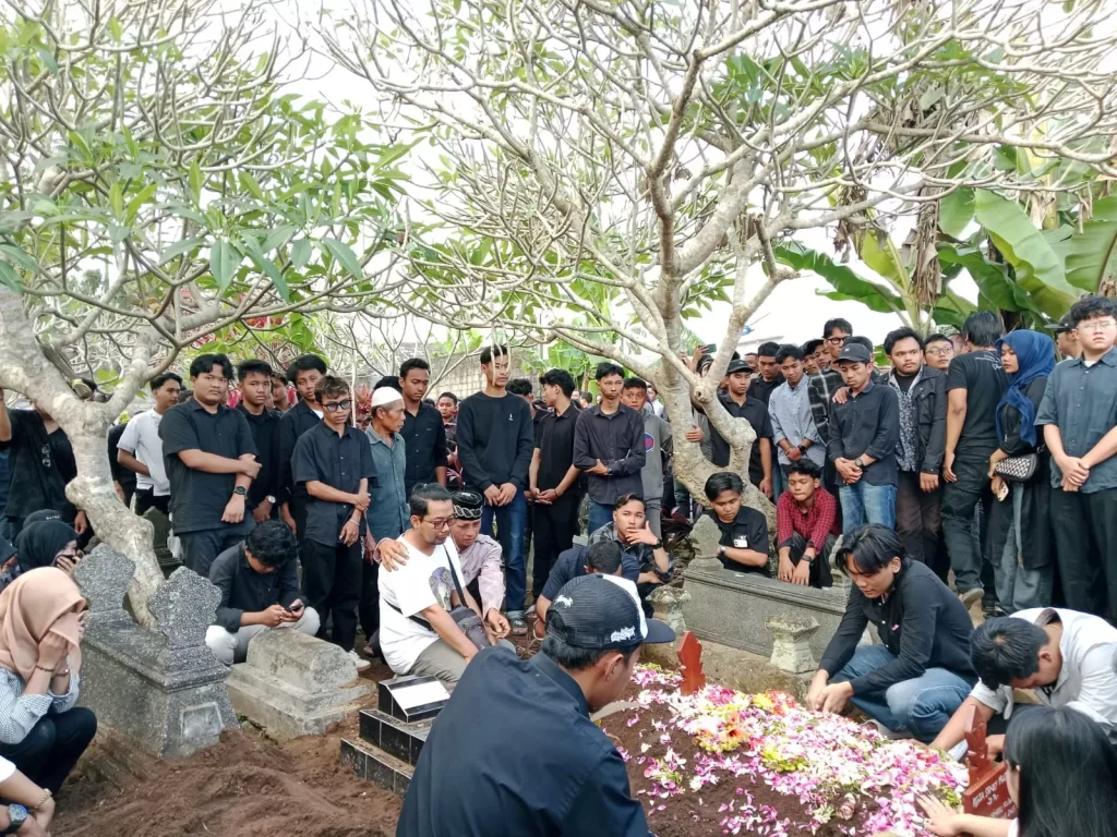 Prosesi-pemakaman-Rheza-Sandy-Pratama-Mahasiswa-Universitas-Amikom-Yogyakarta-ft-Radar-Yogya