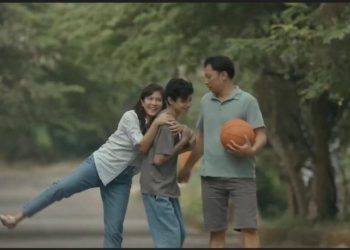Salah-Satu-Adengan-Dian-Sastrowardoyo-Ali-Fikry-Ringgo-Agus-Rahman-di-film-Esok-Tanpa-Ibu