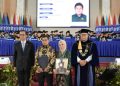 IPB-memberikan-gelar-sarjana-kehormatan-bagi-sosok-almarhum-Anggit-Bima-Wicaksana-diterima-orangtua-ft-IPB