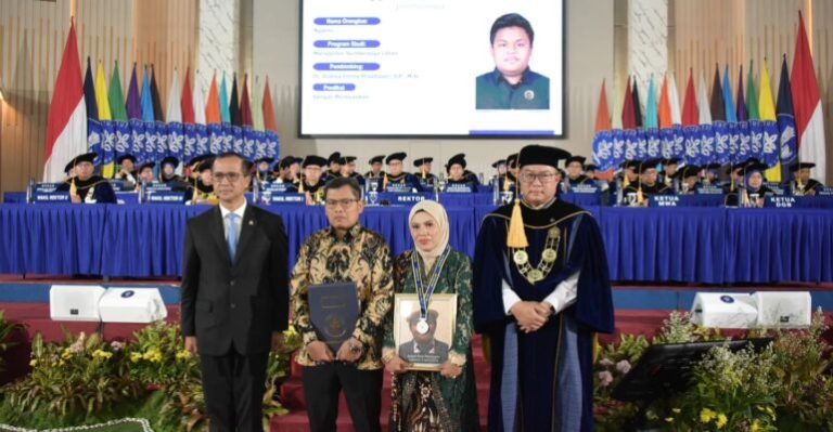 Anggit Bima Wicaksana Terima Gelar Sarjana Kehormatan dari IPB ...