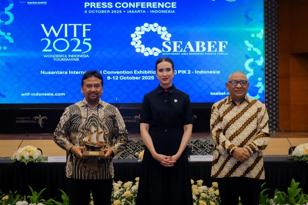 Widiyanti-Putri-Wardhana-bersama-Haryadi-Sukamdani-ft-ist