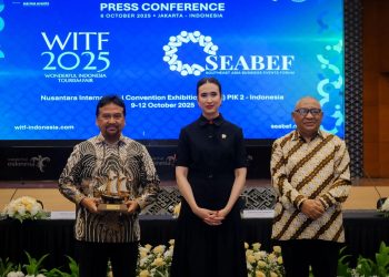 Widiyanti-Putri-Wardhana-bersama-Haryadi-Sukamdani-ft-ist