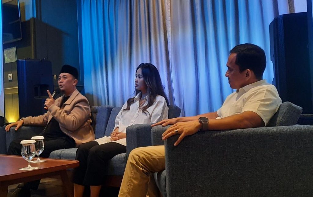 Opick-bersama-Vini-dan-Jhonson-promotor-Linogram-Cipta-Komunika.