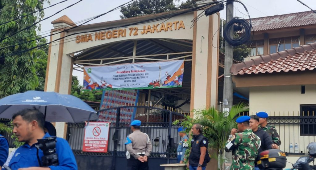 SMA-72-DIjaga-Ketat-Petugas