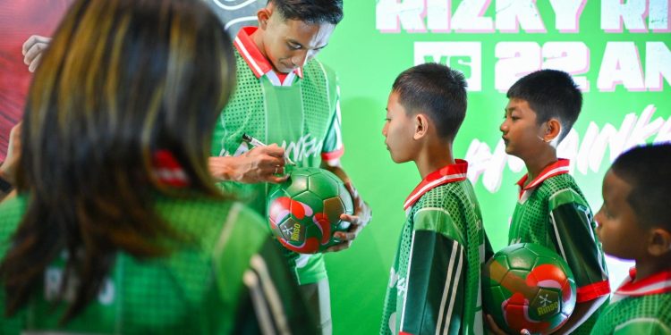 Rizky-Ridho-Friendly-Match-bersama-22-anak-terpiih-ft-Ist