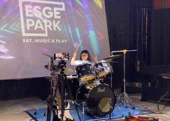 Shelyn-sebagai-drummer-cilik-memiliki-pontensi-besar-dalam-bermusik-