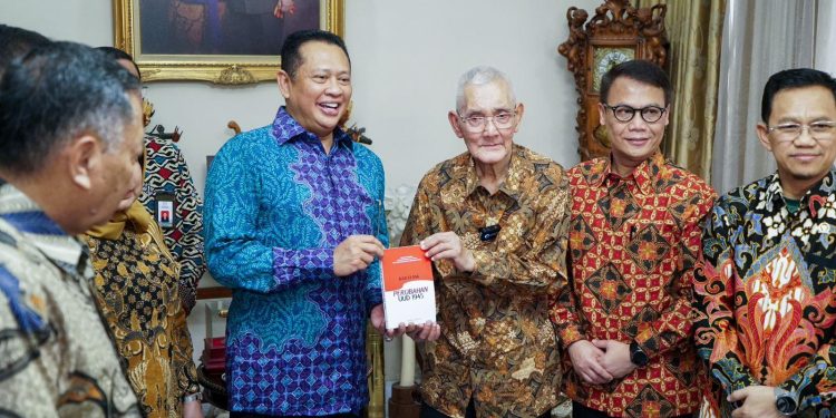 Bamsoet-bersama-mendiang-Wapres-Try-Sutrisno-ft-Ist