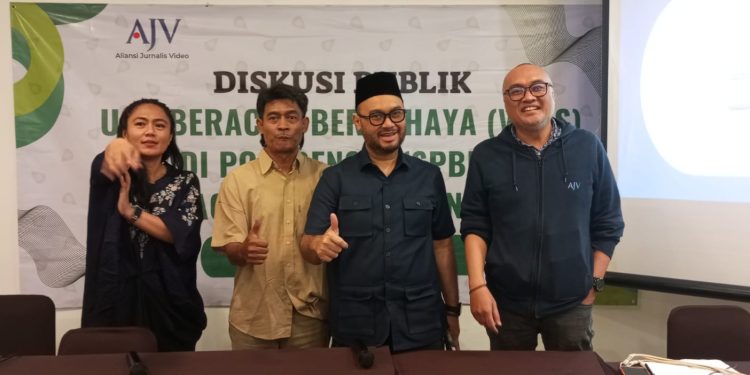 Dr.-Angga-Wira-Satuan-Pengawas-SKK-Migas-yang-juga-Staf-Khusus-Kementerian-ESDM-dalam-diskusi-dengan-AJV