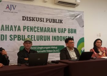 Kepala-BPKN-Muhammad-Mufti-Mubarok-Sekretaris-Aspek-Abdul-Gofur-CEO-IESR-Fabby-Tumiwa-dan-Brigita-Mahonara-ft-Dudut-SP