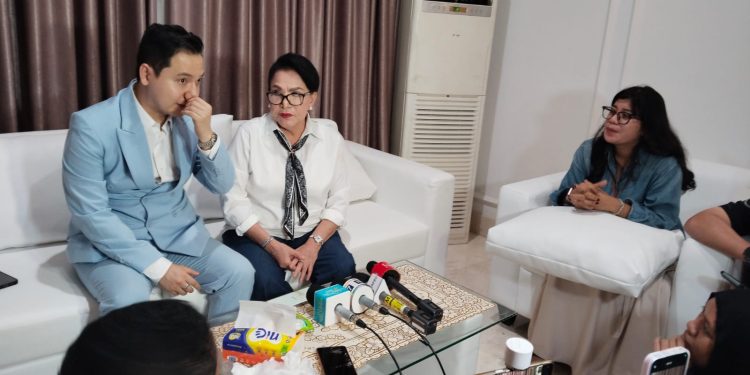 dokter-Pratrik-Tumewu-bersama-Mpok-Atik