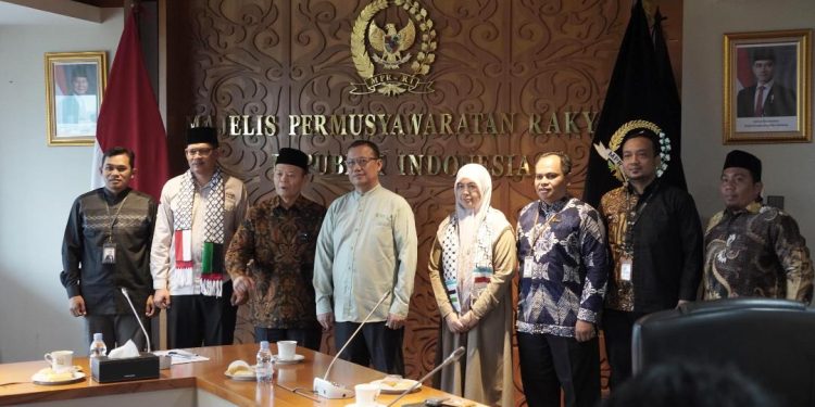 Anggota-Dewan-Pengarah-GPCI-Bertemu-Pimpinan-MPR-RI-Hidayat-Nurwahid-ft-Ist