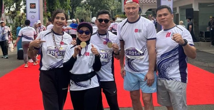 Ayu-Azhari-bersama-kawan-kawan-Jadi-Finisher-Lemhannas-Fun-Run-2026-ft-ist