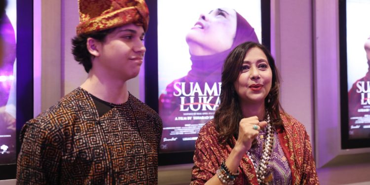 Ayu-Azhari-bersama-putra-nya-Lennon-Tramp-ft-Reza