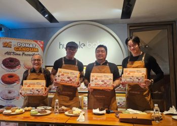 Deddy-Corbuzier-bersama-tim-Hamble-Bakery-ft-Ist