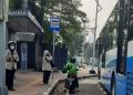 Salah-seorang-penguna-jasa-transportasi-Ojol-di-kawasan-Senayan-Jakarta-Pusat-mempermudah-aktivitas-kecepatan-dan-efisiensi-ft-Cakraline