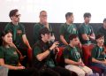 Vino-G-Bastian-bersama-pemaian-sutradara-dan-produser-film-tanah-runtuh-F.Reza
