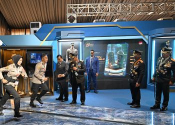 Presiden-Prabowo-Subianto-memberikan-respons-positif-terhadap-inovasi-dan-pemanfaatan-teknologi-kecerdasan-buatan-yang-dikembangkan-oleh-Wong-Hang-Bersaudara-dan-Aksadigitex