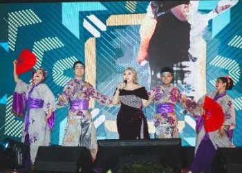 Ria-Resty-Fauzy-konser-40-tahun-berkarya