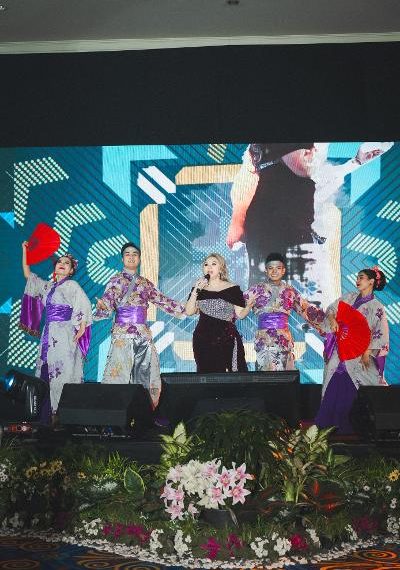 Ria-Resty-Fauzy-konser-40-tahun-berkarya