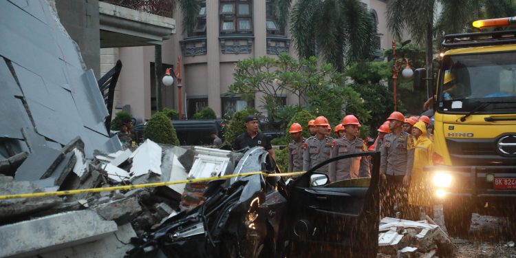 Satbrimob-Polda-Sumut-saat-dilokasi-ledakan-di-sebuah-rumah-Jalan-Perhubungan-Kompleks-Grand-Polonia-Nomor-3B-Kelurahan-Sukadamai-Kecamatan-Medan-Polonia.-Dok-Polda-Sumut