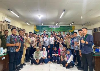 KH-Ahmad-Fauzi-Hasyim-bersama-peserta-LK-3-HMI-Badko-Jawa-Timur-ft-dok-pri.