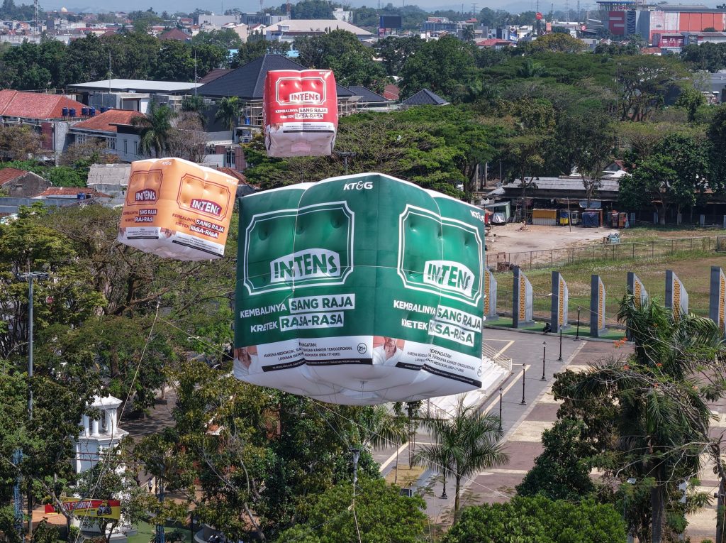 Ramai-di-media-sosial-tentang-penampangan-balon-raksasa-INTENS